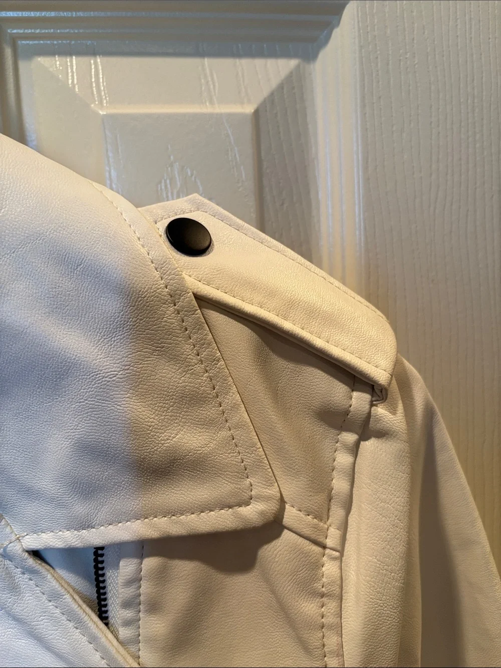 Superdown Revolve White Vegan Leather Moto Jacket with Black Hardware size Small